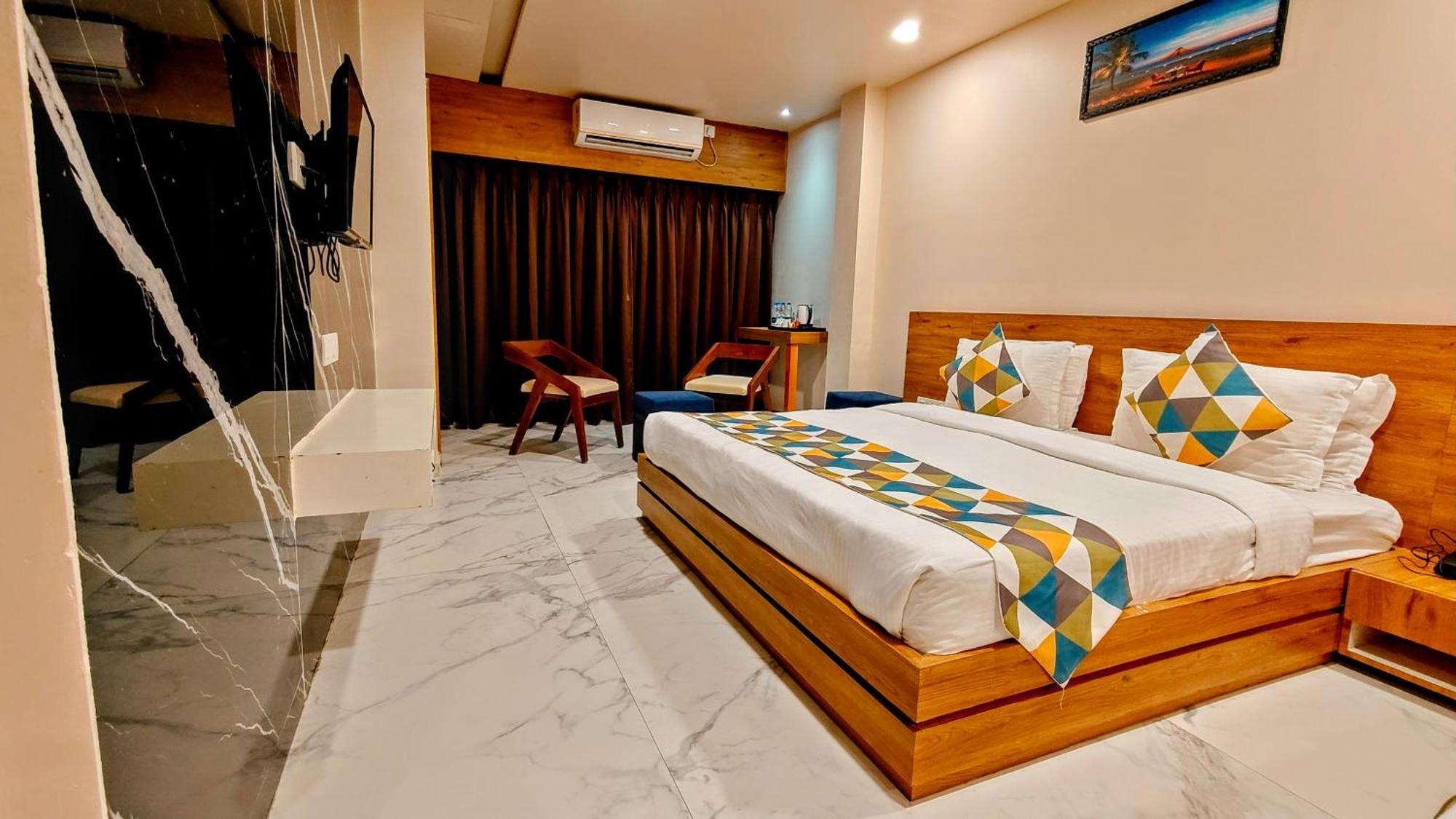 The Sky Imperial Unity Inn Garudeshwar Екстериор снимка