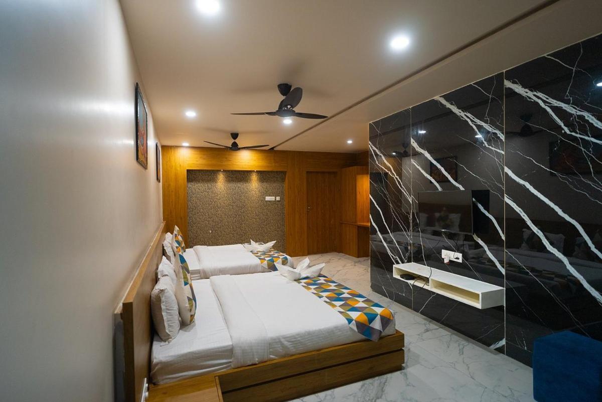 The Sky Imperial Unity Inn Garudeshwar Екстериор снимка