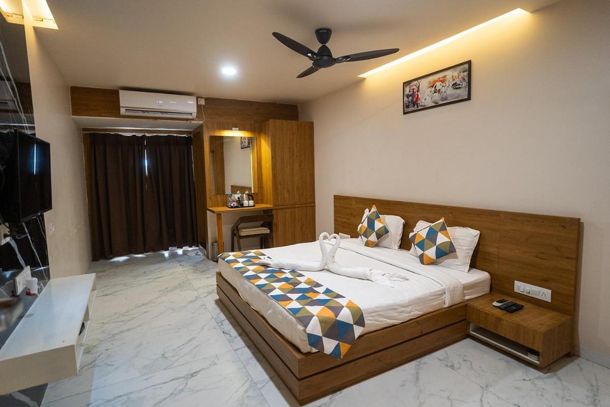 The Sky Imperial Unity Inn Garudeshwar Екстериор снимка